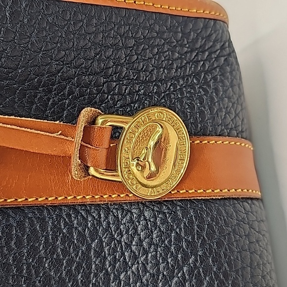 Vintage Dooney and Bourke Purse medium size shoulder bag - Picture 4 of 9